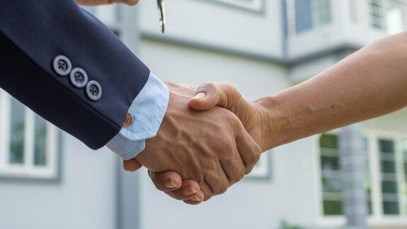 foto aankoopmakelaar - homepage en overige diensten pagina.jpg