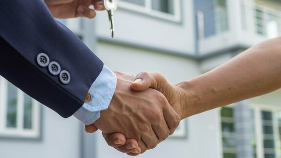 foto aankoopmakelaar - homepage en overige diensten pagina.jpg